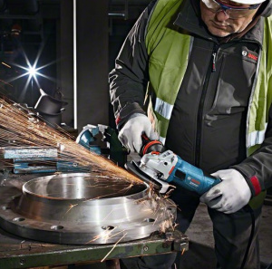 Одноручная углошлифмашина BOSCH GWS 13-125 CI в чем.