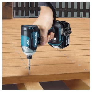 Аккумуляторный шуруповерт MAKITA DTS 141 RME в чем.