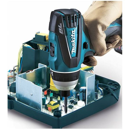 Аккумуляторный шуруповерт MAKITA DTP 141 Z в коробке