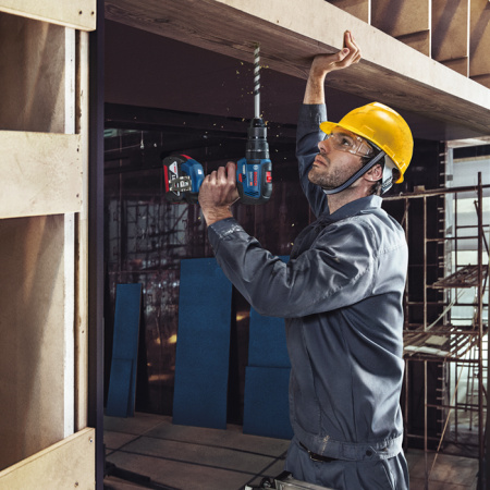 Аккумуляторная ударная дрель-шуруповерт BOSCH GSB 18V-50 в чем.