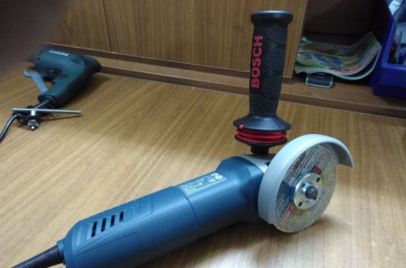 Одноручная угловая шлифмашина BOSCH GWS 9-115 в кор.