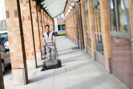 Подметальная профессиональная машина Karcher KM 70/15 C