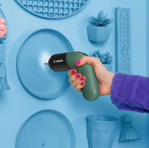 Аккумуляторный шуруповерт BOSCH IXO VI classic + аксессуары