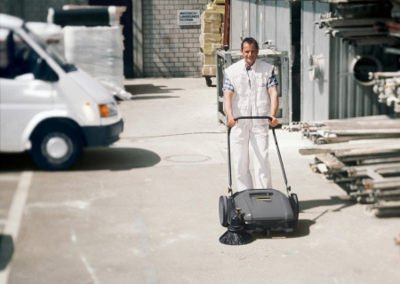 Профессиональная подметальная машина Karcher KM 70/20 C