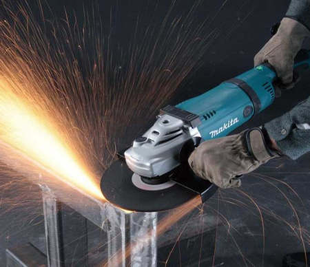 Двуручная углошлифмашина MAKITA GA 7061 R в кор.