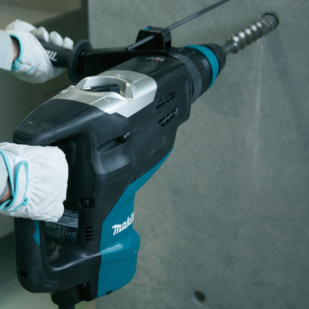 Перфоратор MAKITA HR 5202 C в чем. + набор оснастки