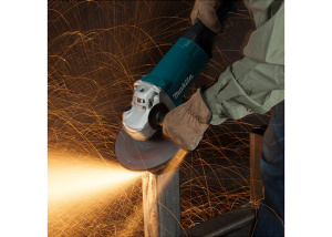 Двуручная углошлифмашина MAKITA GA 7062