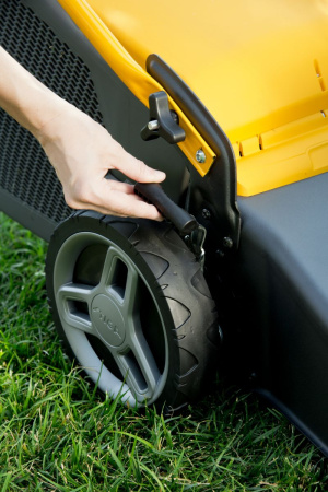 Газонокосилка бензиновая STIGA COLLECTOR 48 S В самоходная